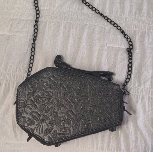 Kreepsville Embossed Coffin Purse - Picture 3 of 3